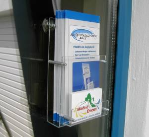 Flyerhalter mit Visitenkartenfach für Scheiben und glatte Flächen