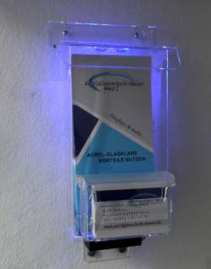 Flyerbox mit Visitenkartenbox und blauer LED Beleuchtung für DIN LANG